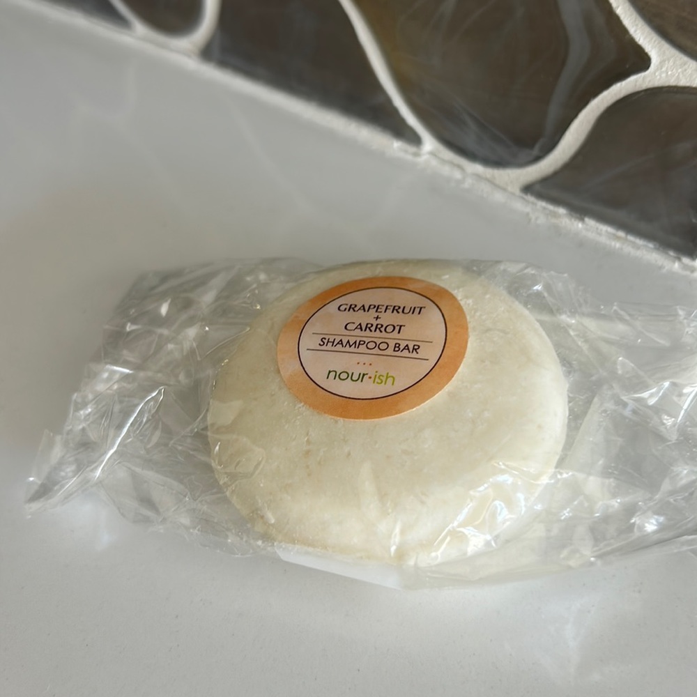 Nour.ish Shampoo bar. Tea tree green clay. New.